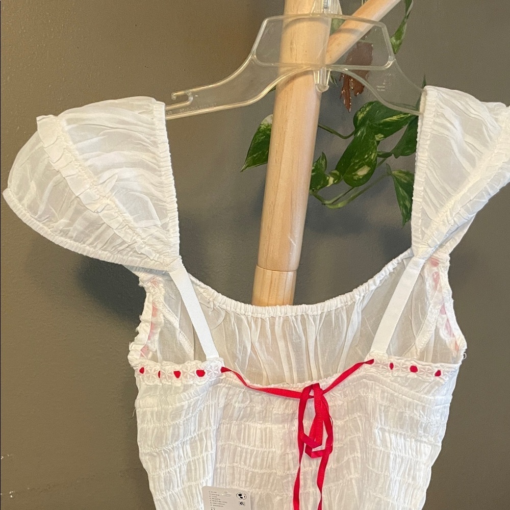 NWT Free People white sweetheart top with red ribbon M - Picture 9 of 10
